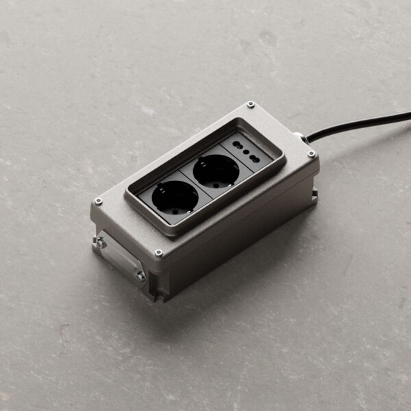 Genuit doza box 5 vtičnica